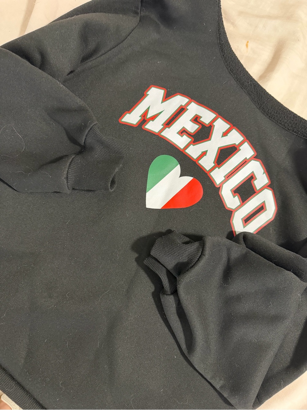 Oversized small Black 'Mexico' Crewneck Sweatshirt with Heart Flag Graphic